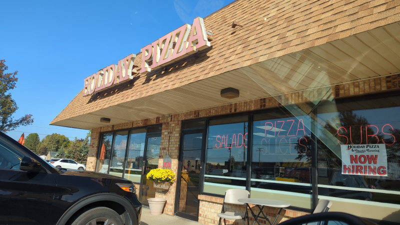Holiday Pizza in Sterling Heights