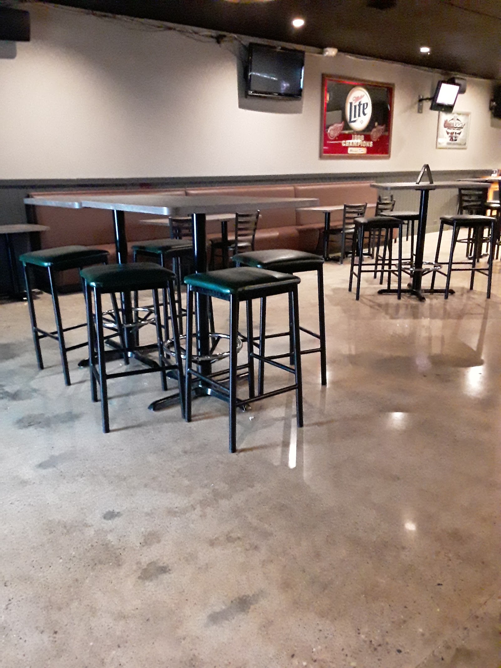 RJ's Bar & Grill — photo