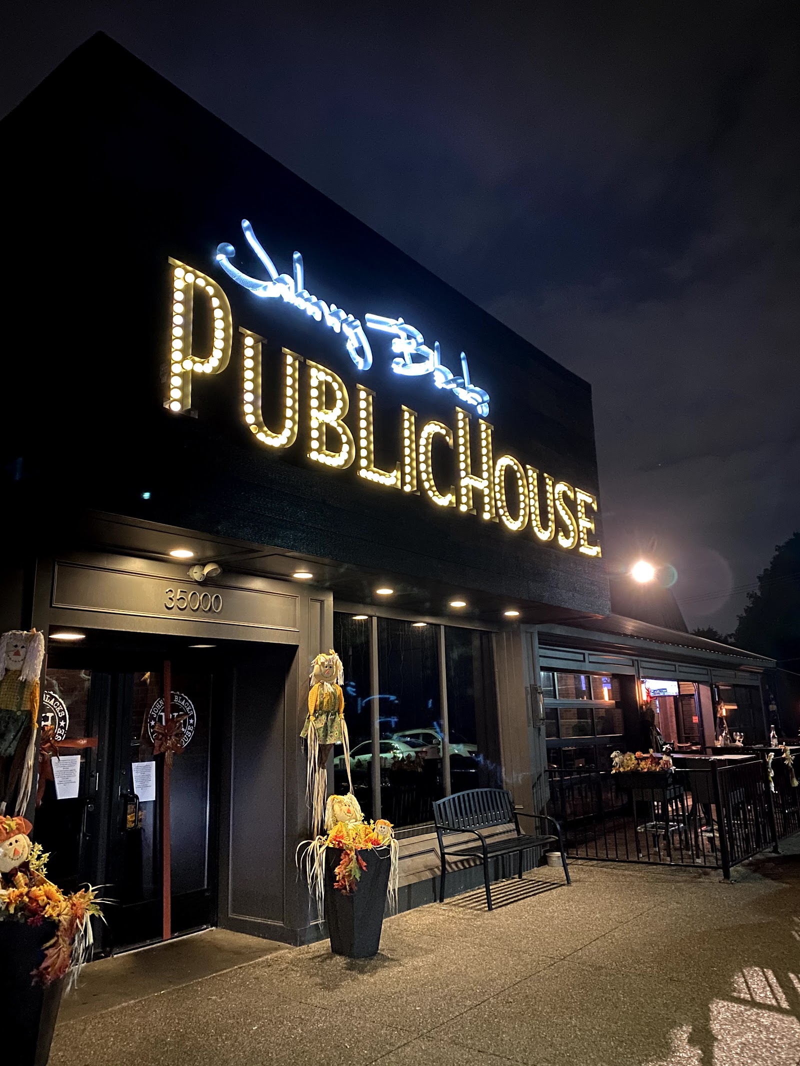 Johnny Blacks Public House in Sterling Heights